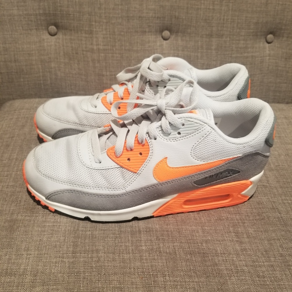 Nike AirMax Sneakers (size 9 1/2)